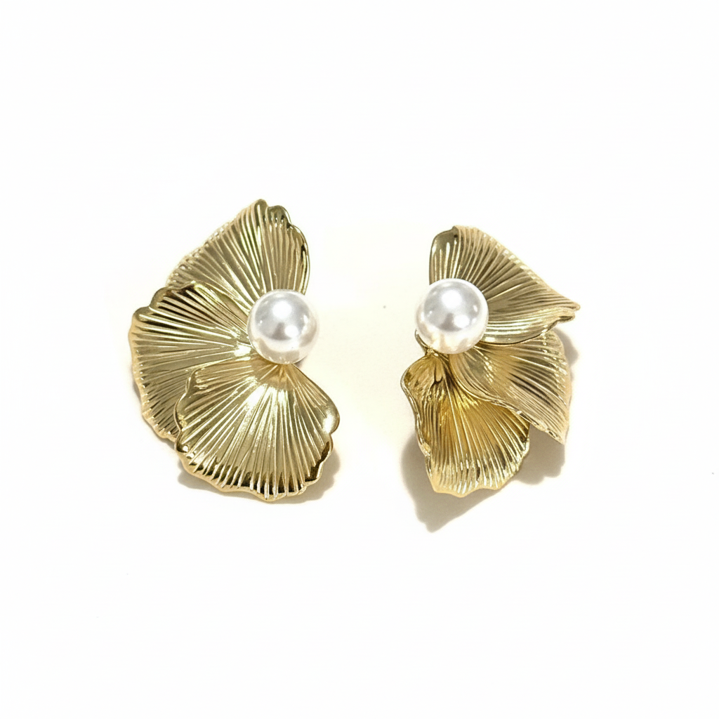 Boucles demi-fleur perle fond blanc professionnel